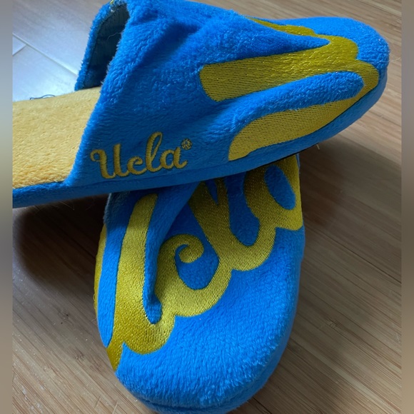 UCLA Slippers - Picture 2 of 3